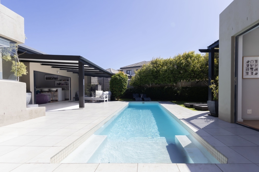 To Let 4 Bedroom Property for Rent in Big Bay Western Cape